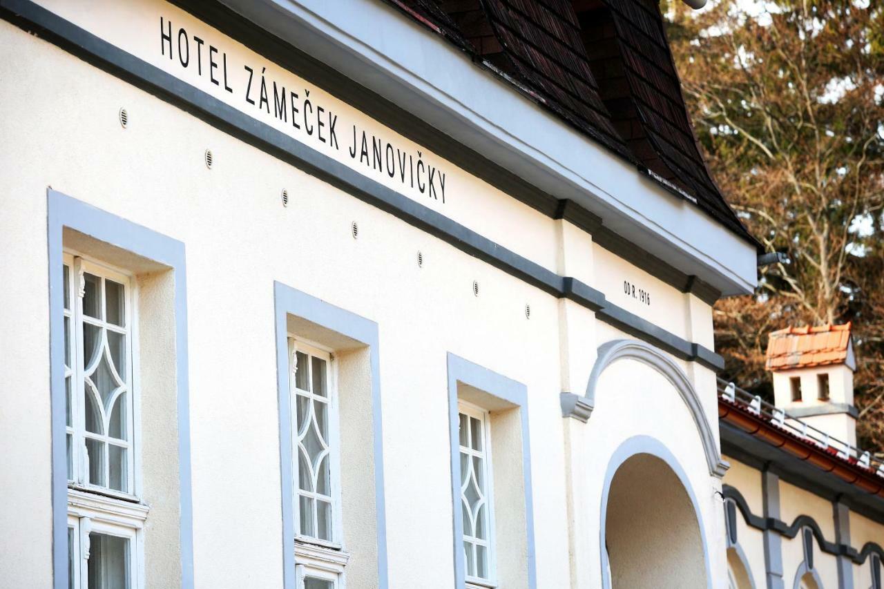 Hotel Zamecek Janovicky Broumov Exterior photo